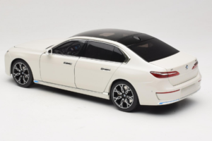 BMW i7 G70 White Metallic Minichamps 1:18 110023200 Druckguss — Bild 7 von 8