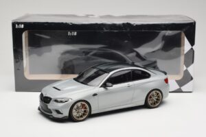BMW M2 CS F87 Silber mit goldenen Felgen Minichamps 1:18 155021028 Druckguss — Bild 6 von 6