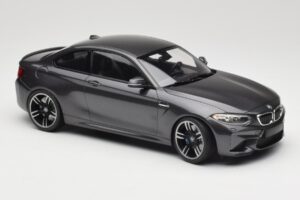 BMW M2 F87 Grey Metallic Minichamps 1:18 155026102 Druckguss — Bild 4 von 6