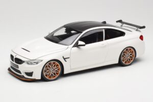 BMW M4 F82 GTS Alpine White Minichamps 1:18 110025221 Druckguss