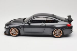BMW M4 F82 GTS Mineral Grey Metallic Minichamps 1:18 110025222 Druckguss — Bild 4 von 8