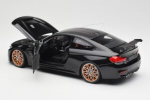 BMW M4 F82 GTS Sapphire Black Metallic Minichamps 1:18 110025220 Druckguss — Bild 5 von 8