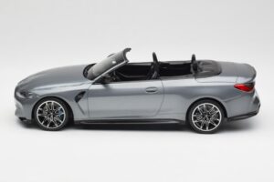 BMW M4 G82 Cabriolet Grey Metallic Minichamps 1:18 155021034 Druckguss — Bild 3 von 6
