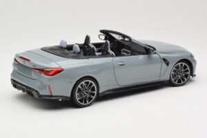 BMW M4 G83 Cabriolet Grey Metallic Minichamps 1:18 110021032 Druckguss — Bild 3 von 8