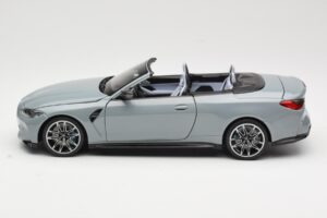 BMW M4 G83 Cabriolet Grey Metallic Minichamps 1:18 110021032 Druckguss — Bild 4 von 8