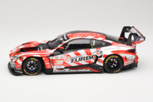BMW M4 GT3 LMGT3 #31 D. Leung / S. Gelael / A. Farfus Team WRT 2nd Place 24 Hours of Le Mans 2024 Minichamps 1:18 113242431 D — Bild 4 von 8