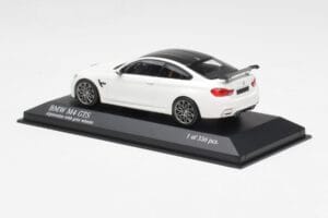 BMW M4 GTS F82 Weiß Mit Grauen Felgen Minichamps 1:43 410025221 Druckguss — Bild 3 von 4
