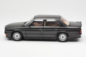 BMW M535i E28 Diamond Schwarz AUTOart 1:18 75162 Druckguss — Bild 4 von 8