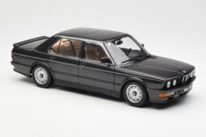 BMW M535i E28 Diamond Schwarz AUTOart 1:18 75162 Druckguss — Bild 6 von 8