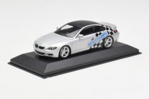 BMW M6 E63 IAA Frankfurt Silber Minichamps 1:43 M6001 Druckguss — Bild 2 von 4