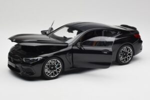 BMW M8 F92 Saphirschwarz Minichamps 1:18 110029021 Druckguss — Bild 2 von 8