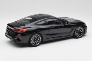 BMW M8 F92 Saphirschwarz Minichamps 1:18 110029021 Druckguss — Bild 3 von 8