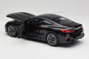 BMW M8 F92 Saphirschwarz Minichamps 1:18 110029021 Druckguss — Bild 5 von 8