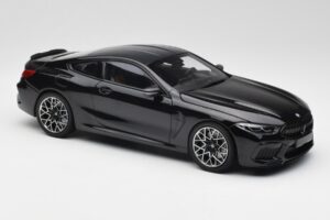 BMW M8 F92 Saphirschwarz Minichamps 1:18 110029021 Druckguss — Bild 6 von 8