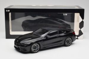 BMW M8 F92 Saphirschwarz Minichamps 1:18 110029021 Druckguss — Bild 8 von 8