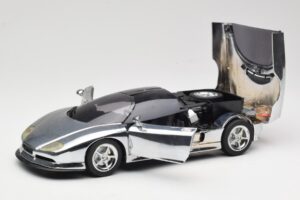 BMW Nazca M12 Chrome Silver Revell 1:18 08916 Druckguss — Bild 2 von 8