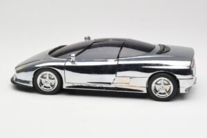 BMW Nazca M12 Chrome Silver Revell 1:18 08916 Druckguss — Bild 4 von 8