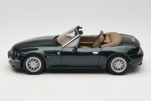 BMW Z3 Roadster 2.8 Dunkelgrün Händler Edition UT Models 1:18 80439411713 Druckguss — Bild 4 von 8