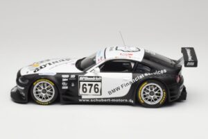 BMW Z4 #676 H. Stuck / J. Hennerici / D. Hurtgen Team Schubert Nürburgring 24 Hours 2006 AUTOart 1:18 80649 Druckguss — Bild 3 von 6