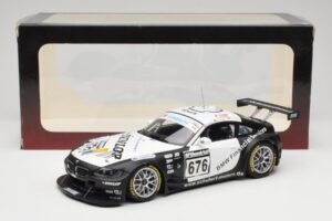 BMW Z4 #676 H. Stuck / J. Hennerici / D. Hurtgen Team Schubert Nürburgring 24 Hours 2006 AUTOart 1:18 80649 Druckguss — Bild 6 von 6