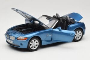 BMW Z4 E85 Blau Metallic Motormax 1:18 73144 Druckguss — Bild 2 von 8