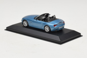 BMW Z4 E85 Cabriolet Light Blue Metallic Minichamps 1:43 BMW016 Druckguss — Bild 3 von 4