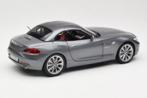BMW Z4 E89 sDrive 35i Space Grey Metallic Kyosho 1:18 80432147085 Druckguss — Bild 3 von 8