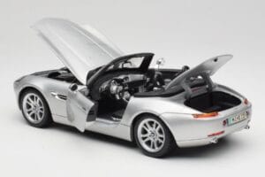 BMW Z8 E52 Titanium Silver Maisto 1:18 536896 Druckguss — Bild 5 von 8