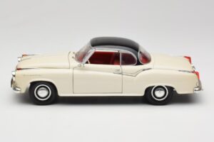 Borgward Isabella Coupe Weiß Revell 1:18 8859 Druckguss — Bild 4 von 8
