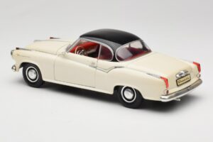 Borgward Isabella Coupe Weiß Revell 1:18 8859 Druckguss — Bild 7 von 8