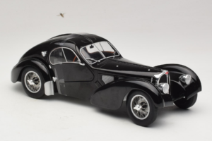 Bugatti Type 57 SC Atlantic Schwarz Solido 1:18 S1802101 Druckguss — Bild 4 von 6