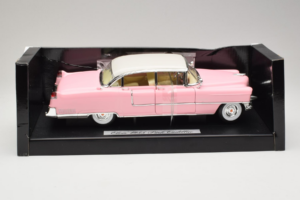 Cadillac Elvis Presley's Rosa MRC 1:18 79201 Druckguss