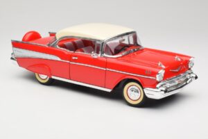 Chevrolet Bel Air Matador Rot & India Elfenbein Road Legends 1:18 92109 Druckguss — Bild 6 von 8