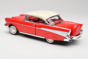 Chevrolet Bel Air Matador Rot & India Elfenbein Road Legends 1:18 92109 Druckguss — Bild 7 von 8