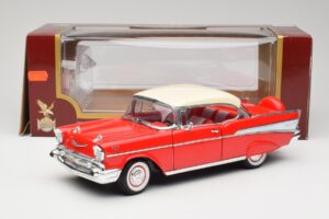 Chevrolet Bel Air Matador Rot & India Elfenbein Road Legends 1:18 92109 Druckguss — Bild 8 von 8