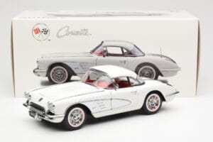 Chevrolet Corvette C1 Spider Hard Top Snowcrest Weiß AUTOart 1:18 71147 Druckguss — Bild 8 von 8