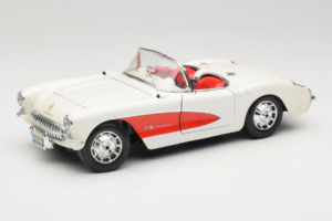 Chevrolet Corvette C1 Weiß & Rot Bburago 1:18 3024-M3 Druckguss