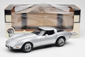 Chevrolet Corvette C3 Silber UT Models 1:18 21072 Druckguss — Bild 8 von 8