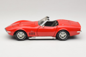 Chevrolet Corvette C3 Cabriolet Rot Revell 1:18 8833-P1 Druckguss — Bild 4 von 8