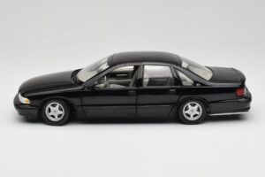 Chevrolet Impala SS Schwarz UT Models 1:18 21031 Druckguss — Bild 4 von 8