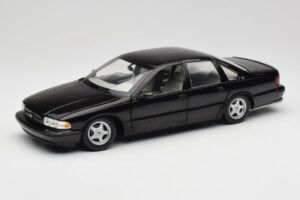 Chevrolet Impala SS Schwarz UT Models 1:18 21031 Druckguss