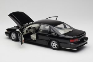 Chevrolet Impala SS Schwarz UT Models 1:18 21031 Druckguss — Bild 5 von 8