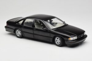 Chevrolet Impala SS Schwarz UT Models 1:18 21031 Druckguss — Bild 6 von 8