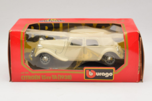 Citroen 15CV Traction Avant Beige Bburago 1:24 1501-B1 Druckguss
