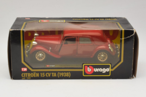 Citroen 15CV TA Rot Bburago 1:24 1501 Druckguss