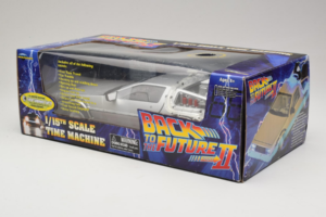 DeLorean DMC-12 Time Machine Back to the Future II Diamond 1:15 210123 Druckguss — Bild 3 von 3