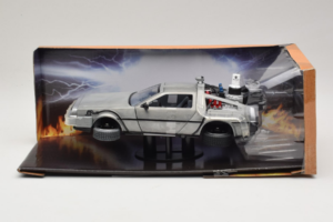 DeLorean DMC-12 Time Machine Back to the Future II Jada 1:24 253255021 Druckguss