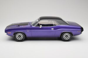 Dodge Challenger R/T Plum Crazy Otto 1:12 G083 Resin — Bild 3 von 6