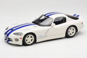 Dodge Viper GTS Stone White GT Spirit 1:18 GT940 Resin