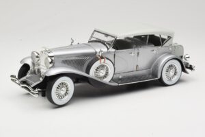 Duesenberg SJ Silber GreenLight 1:18 13525 Druckguss